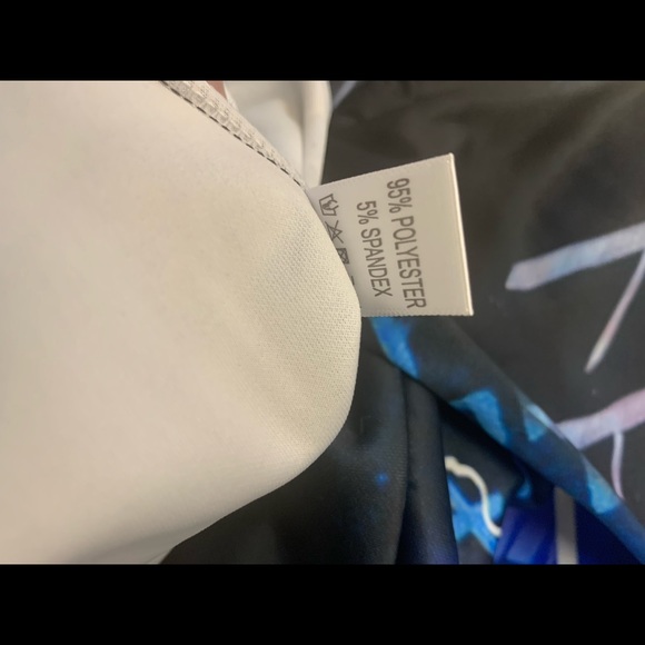 NWOT Boys Sonic Hoodie Sweater - Picture 5 of 5